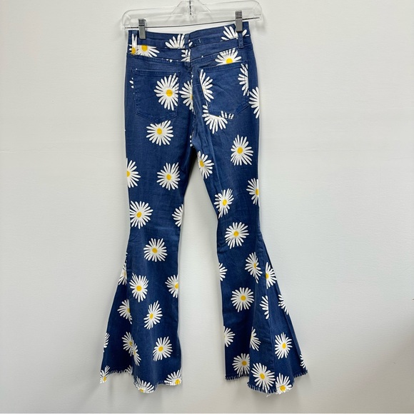 ⛔️SOLD⛔️Altar'd State High Rise Ultra Flare 70's Inspired Daisy Print Blue Jeans - Picture 10 of 11